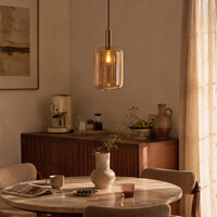 Pendellampa Sofito i guld med amberglas