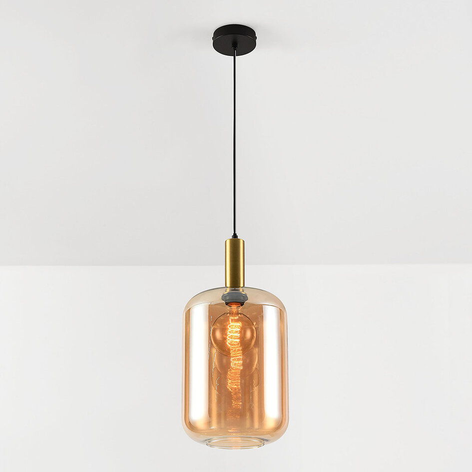 Pendellampa Sofito i guld med amberglas
