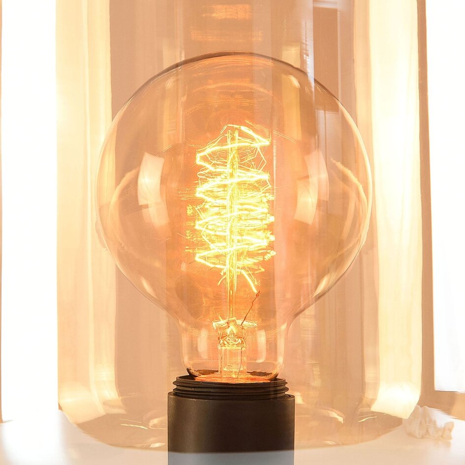 Bordslampa Solo i svart med amberglas
