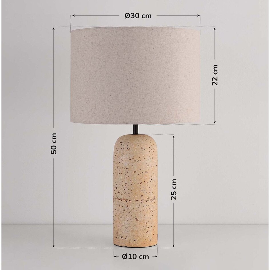 Bordslampa Seraphina med linneskärm och keramikfot med travertineffekt