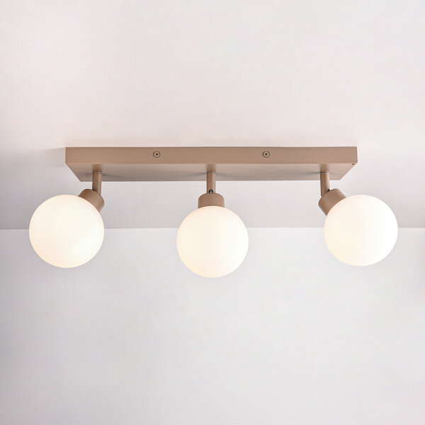 Taklampa Vano med 3 vridbara ljuspunkter - sandbeige med mjölkvitt glas