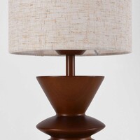 Bordslampa Fabiola med linneskärm och valnötslook