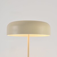 Golvlampa Arlie med fot i travertinlook - beige