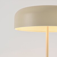 Golvlampa Arlie med fot i travertinlook - beige