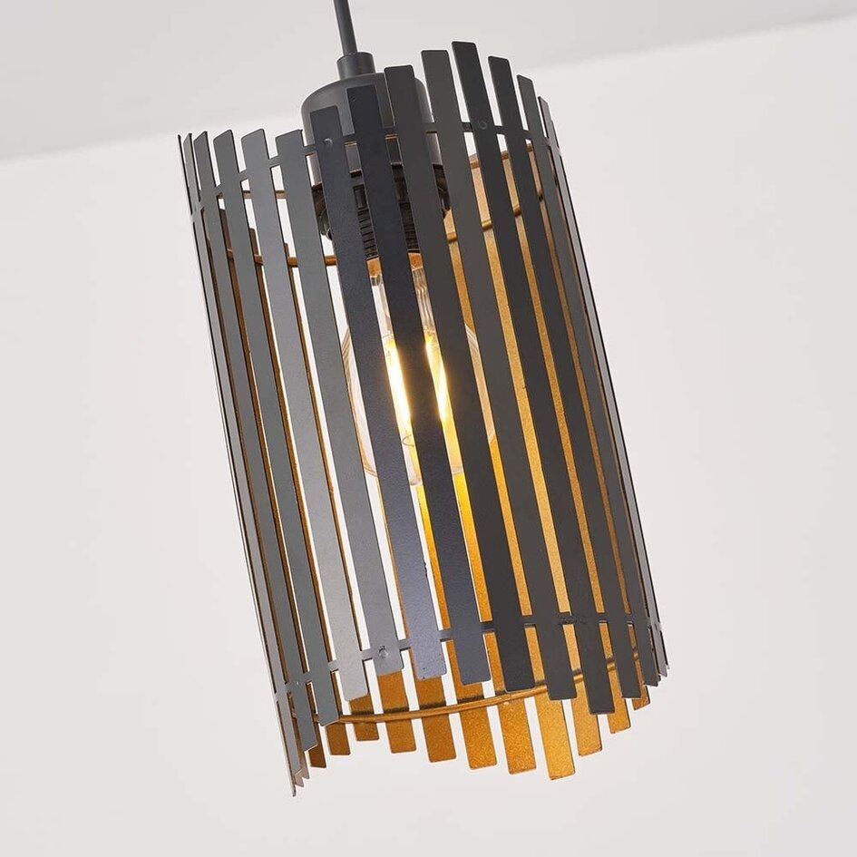 Pendellampa Tablon - svart med vågig ribbdesign