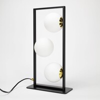 Bordslampa Tris med tre lampor - svart och guld med mjölkvitt glas