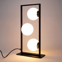 Bordslampa Tris med tre lampor - svart och guld med mjölkvitt glas