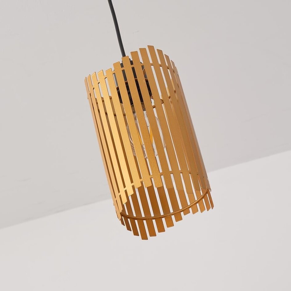 Modern pendellampa Tablon - vågig skärm med lameller, guld