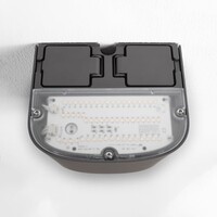 Utomhusvägglampa Astro med skymningssensor och eluttag - med integrerad LED