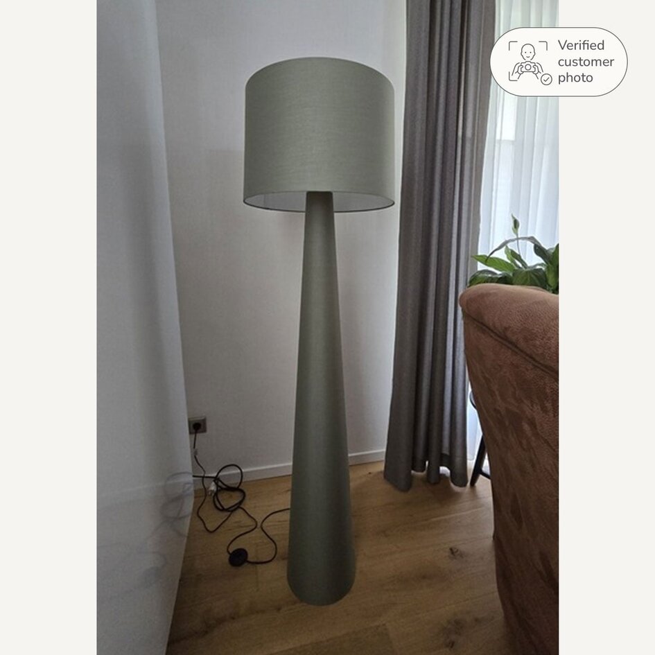 Golvlampa Rumi i grönt tyg