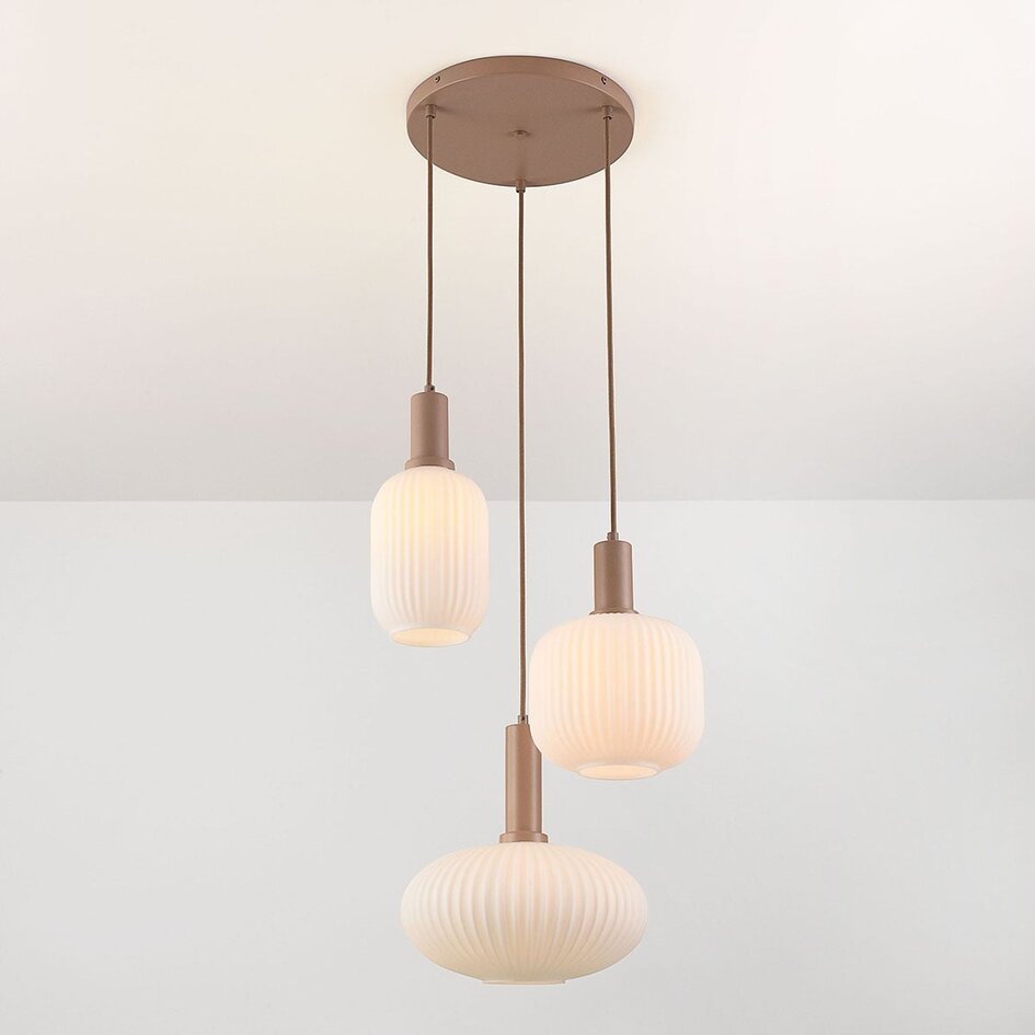 Pendellampa Viola med tre lampor, opalglas och beige