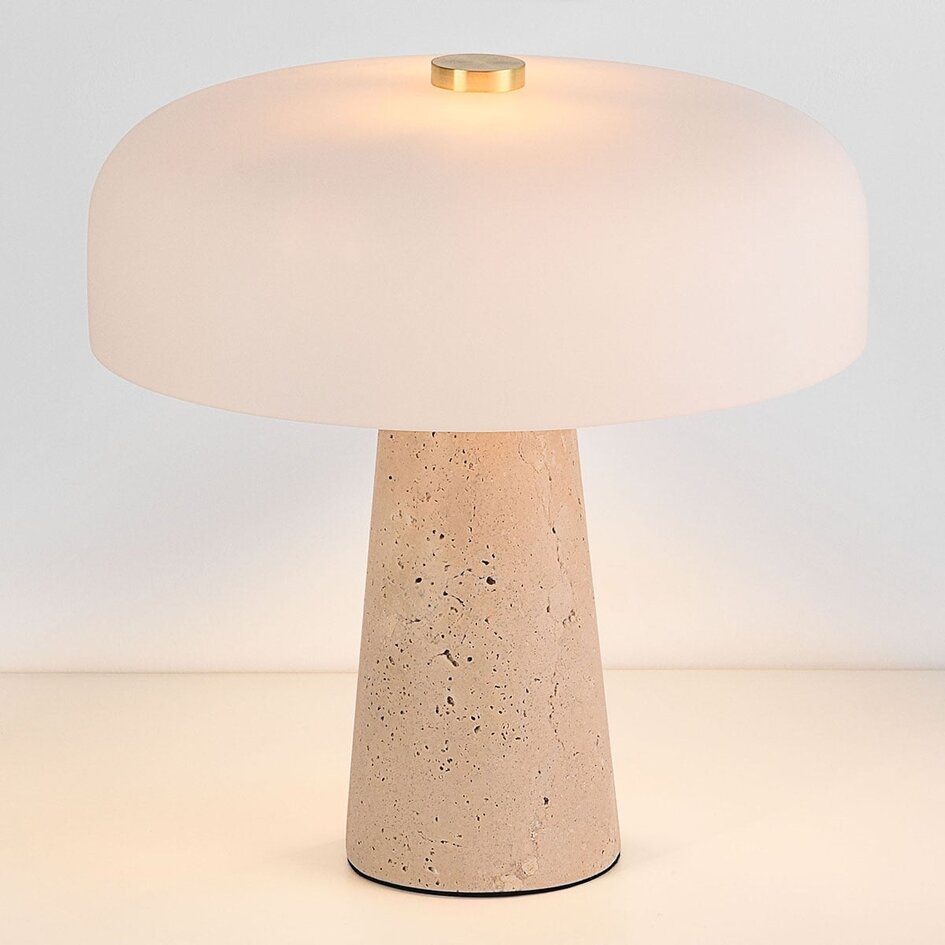 Bordslampa Marlo med vit glaskupa och travertin (natursten)