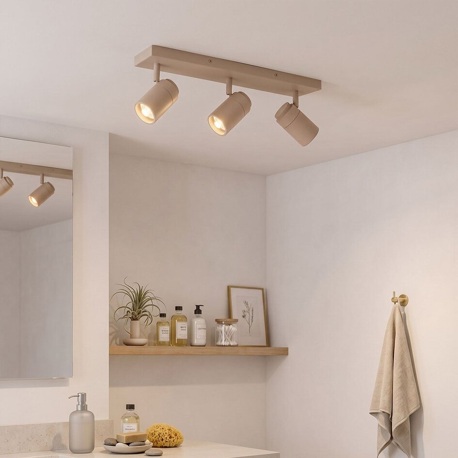 Takspotlight Tivo med 3 vridbara spotlights i sandbeige