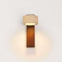 Justerbar vägglampa Flawe med integrerad LED och travertin (natursten) och trä