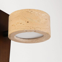 Justerbar vägglampa Flawe med integrerad LED och travertin (natursten) och trä