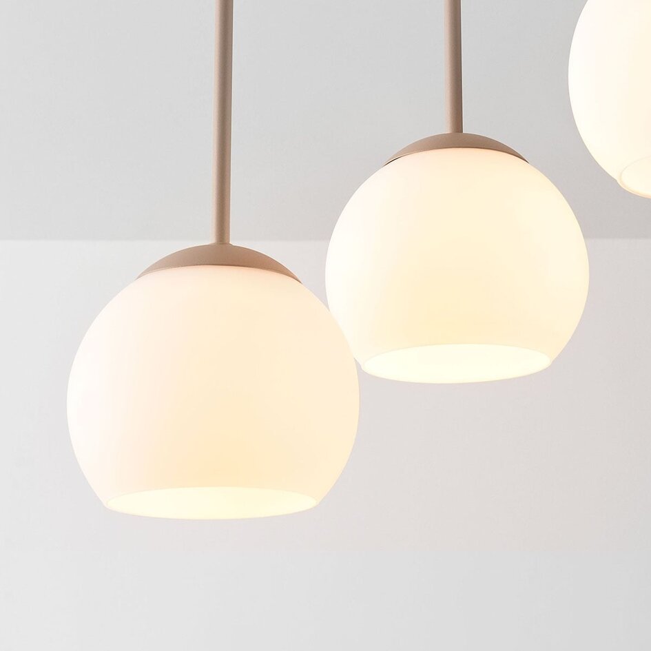 Taklampa Carat i travertin (natursten) med mjölkvitt glas, fem lampor i beige