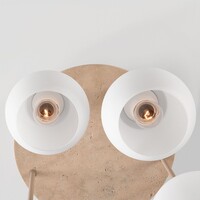 Taklampa Carat i travertin (natursten) med mjölkvitt glas, fem lampor i beige