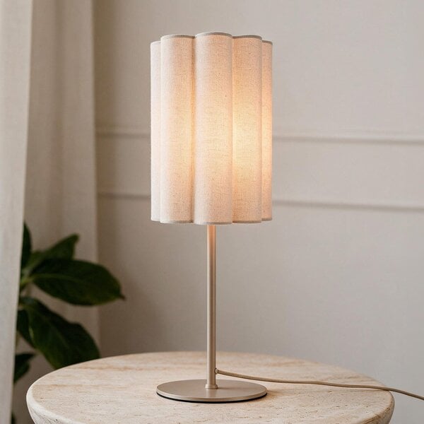 Bordslampa Mirjam med veckad linneskärm - beige