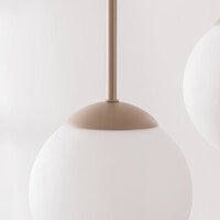 Modern taklampa Carato i beige med fem mjölkvita glaskulor