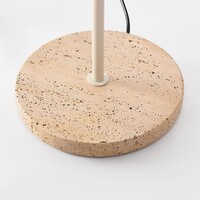 Golvlampa Auras med linneskärm och travertineffekt - beige