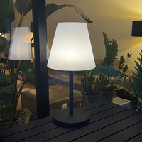 Solcellsdriven bordslampa Helios - Utrustad med integrerad LED