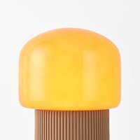 Bordslampa Ledine med amberglas och räfflad fot i taupe