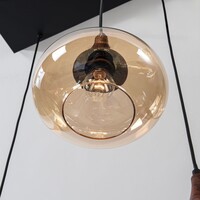 Pendellampa Loic med sex lampor - amberfärgat glas och träutseende