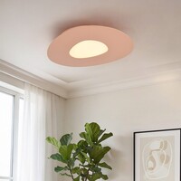 Taklampa Felora i varm beige med organisk form