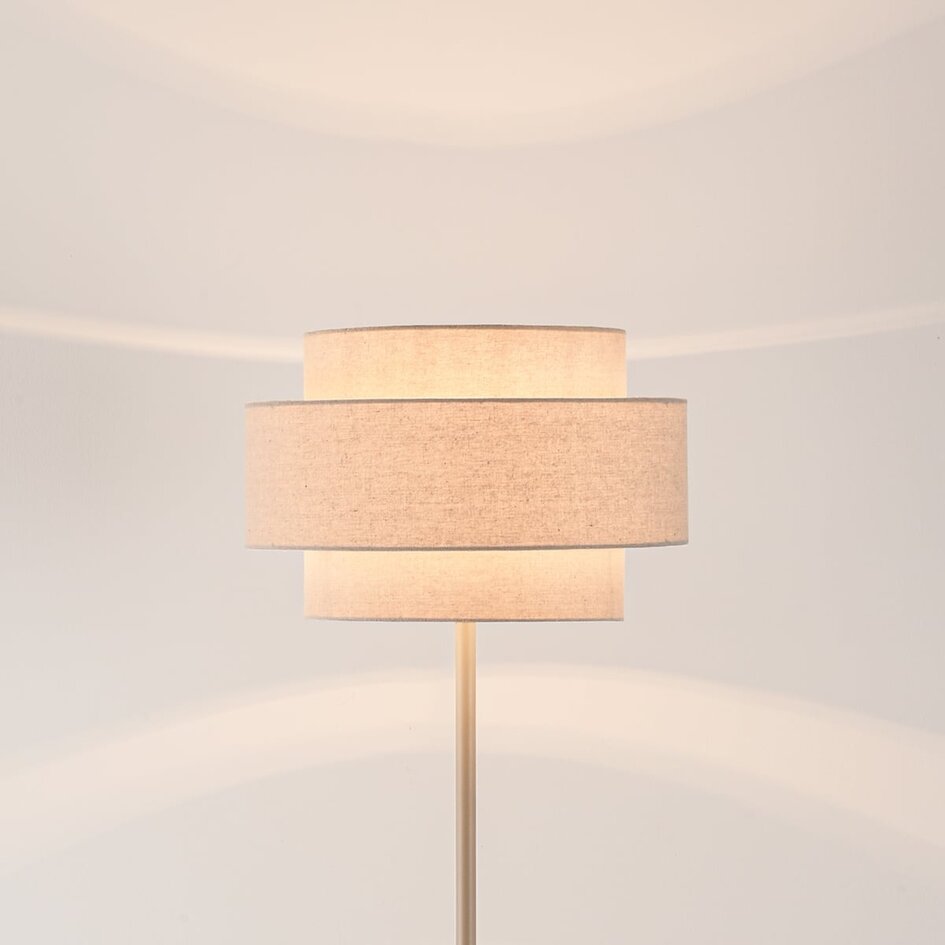 Golvlampa Corry med linneskärm - sandbeige