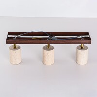 Taklampa Cerno med 3 vridbara spotlights i travertin (natursten) och träutseende
