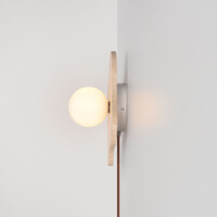 Wandlamp Karise van travertin met glazen bol