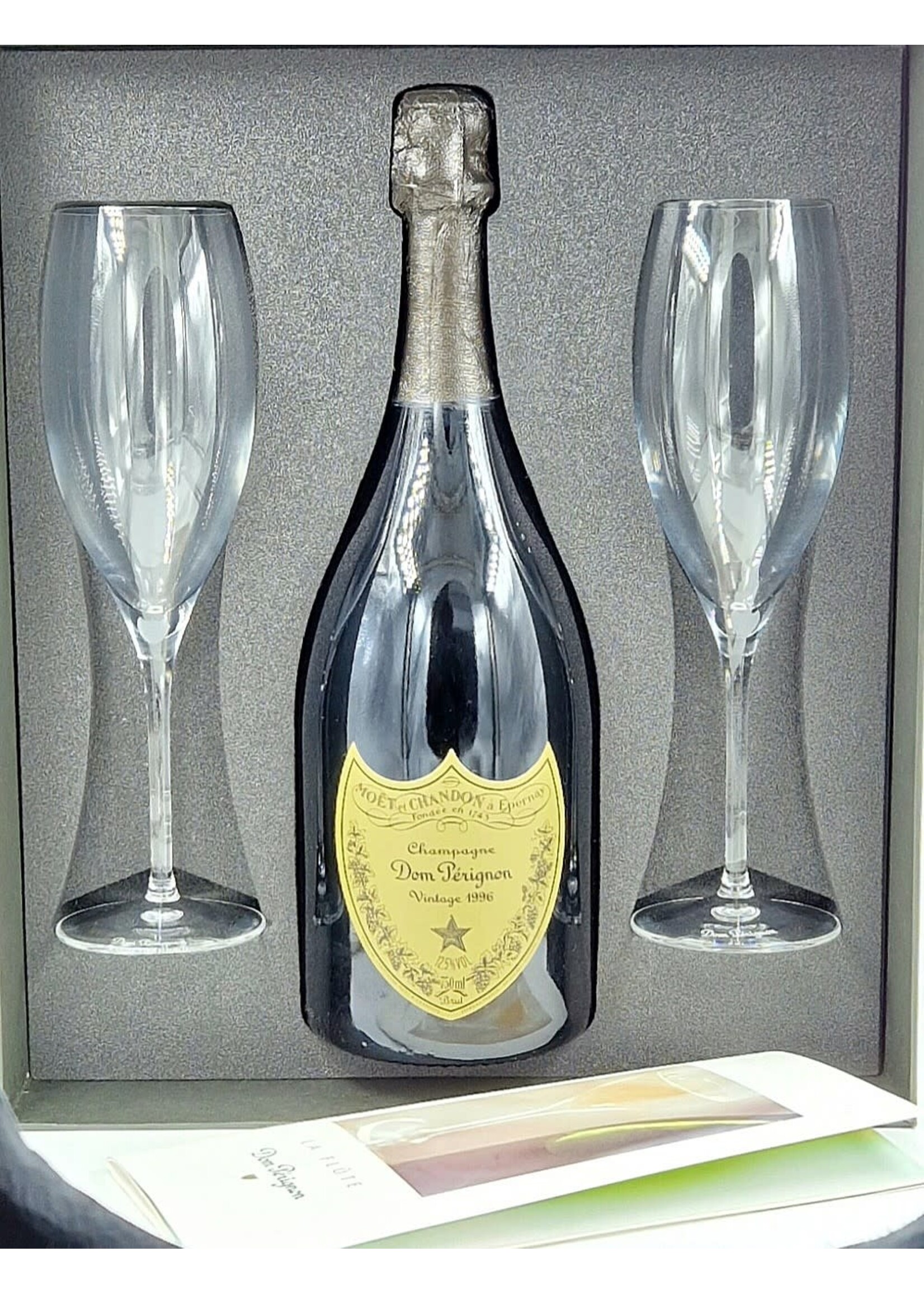 1996 Dom Perignon Moet & Chandon Giftbox with 2 glasses