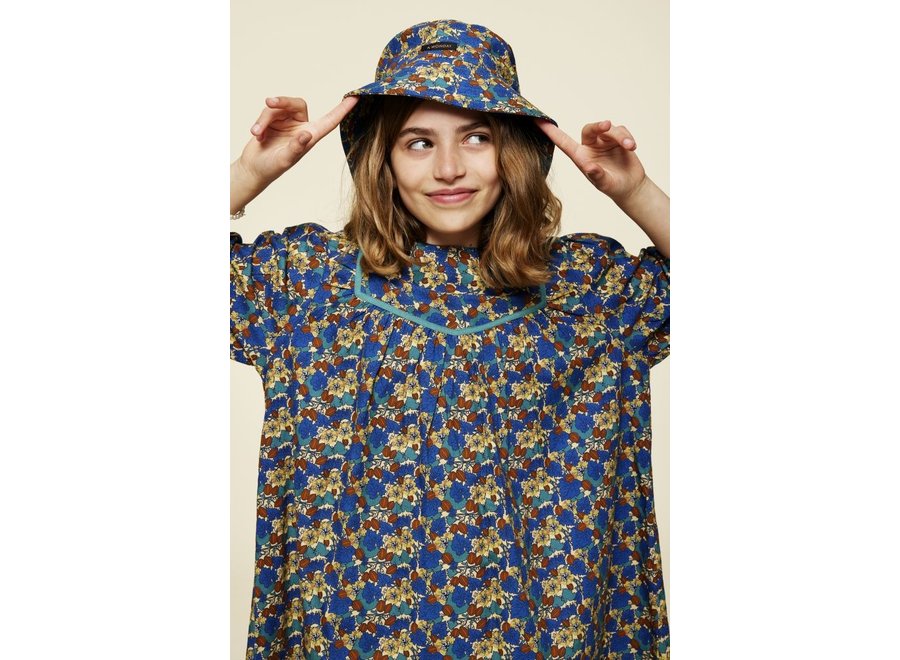 A Monday in Copenhagen | Vera Buckethat Flower Print