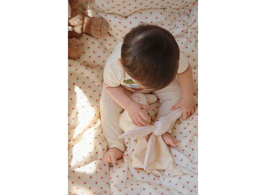 Konges Sløjd | Bunny Hand Rattle Stripie Petite Rose
