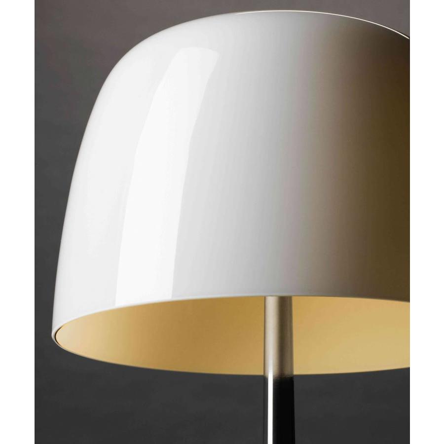 Tafellamp Lumiere Small met een warm witte lampenkap