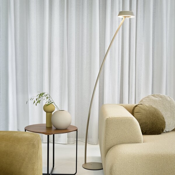 Oligo Kantelbare en dimbare vloerlamp Glance Curved met geïntegreerde LED