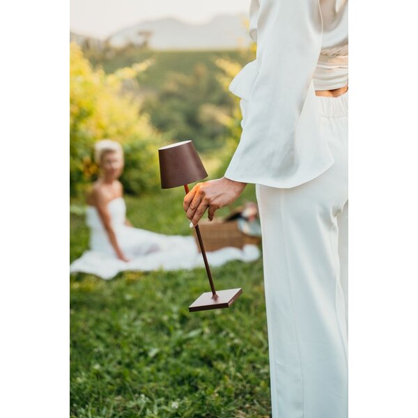 Zafferano Dimbare, draagbare en oplaadbare tafellamp Poldina met geïntegreerde LED