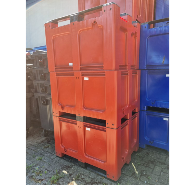 Grote kunststof bak met gesloten wanden 3 sledes