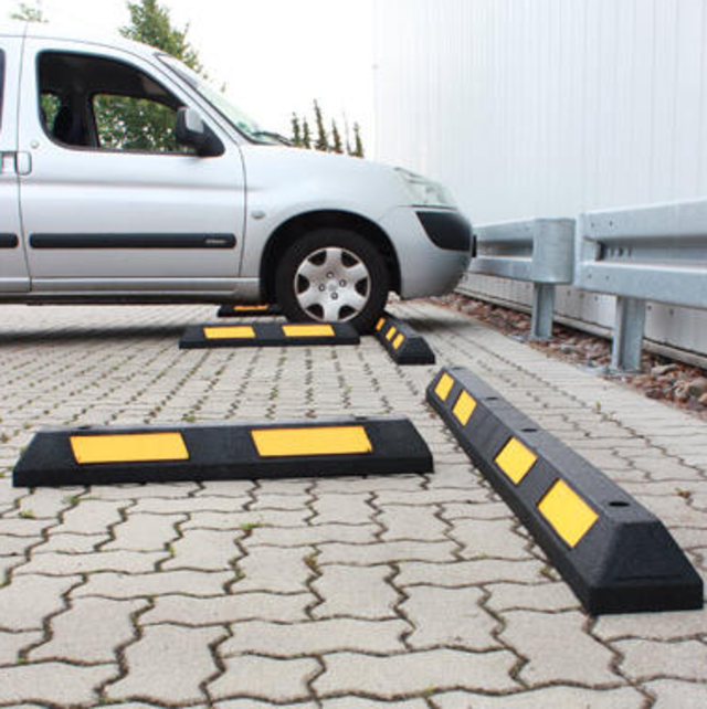 Safe parking stop made of hard rubber with reflector 90 cm