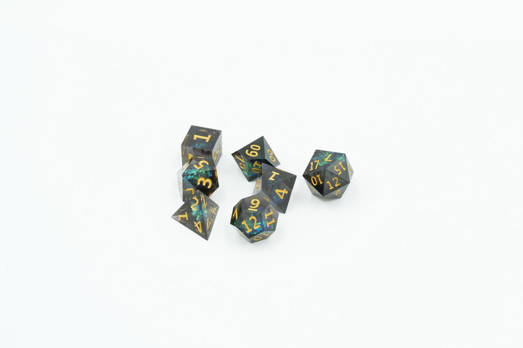 Würfelz Würfelz: Gold Foil Black with Gold - 7 Die Sharp Edged Resin Set