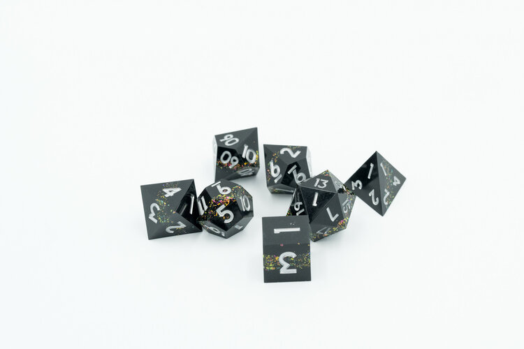 Würfelz Würfelz: Red Powder Black with Silver - 7 Die Sharp Edged Resin Set