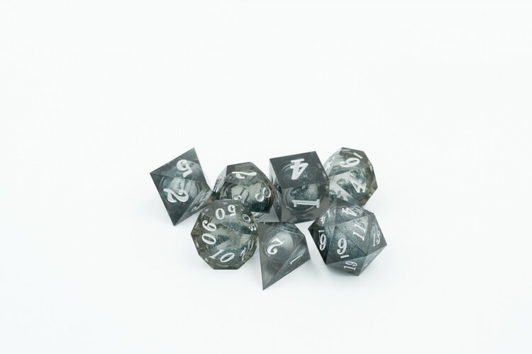 Würfelz Würfelz: Grey Glitter - 7 Die Sharp Edged Resin Set