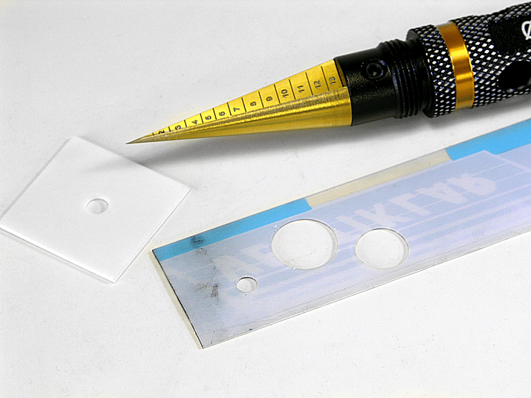 AK Interactive AK Interactive: Professional Universal Hollow Handle 0-14mm