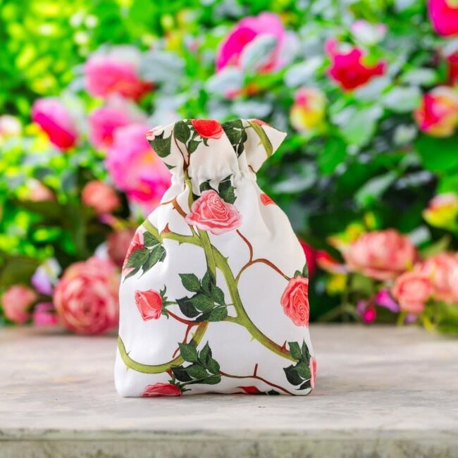 Q Workshop Q Workshop: Full Art Dice Pouch - Roses