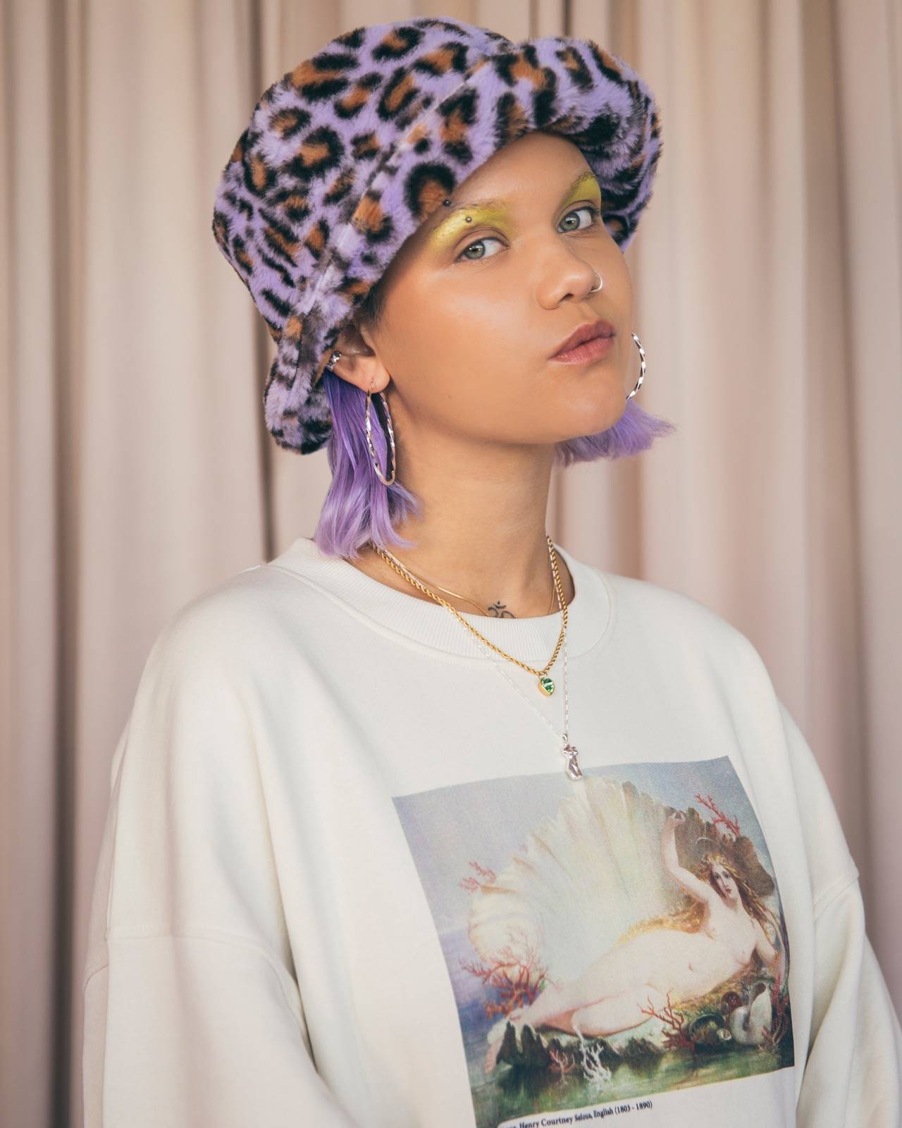 Made from our signature soft-brushed organic cotton and featuring Venus as painted by Henry Selous, our Venus sweater is more snug and seductive than being nude. 