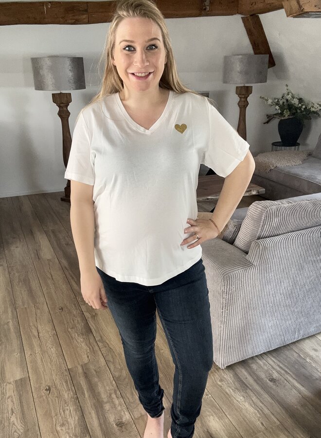 CARKITA S/S V-NECK LOGO TOP JRS Cloud Dancer LOVE GOLD