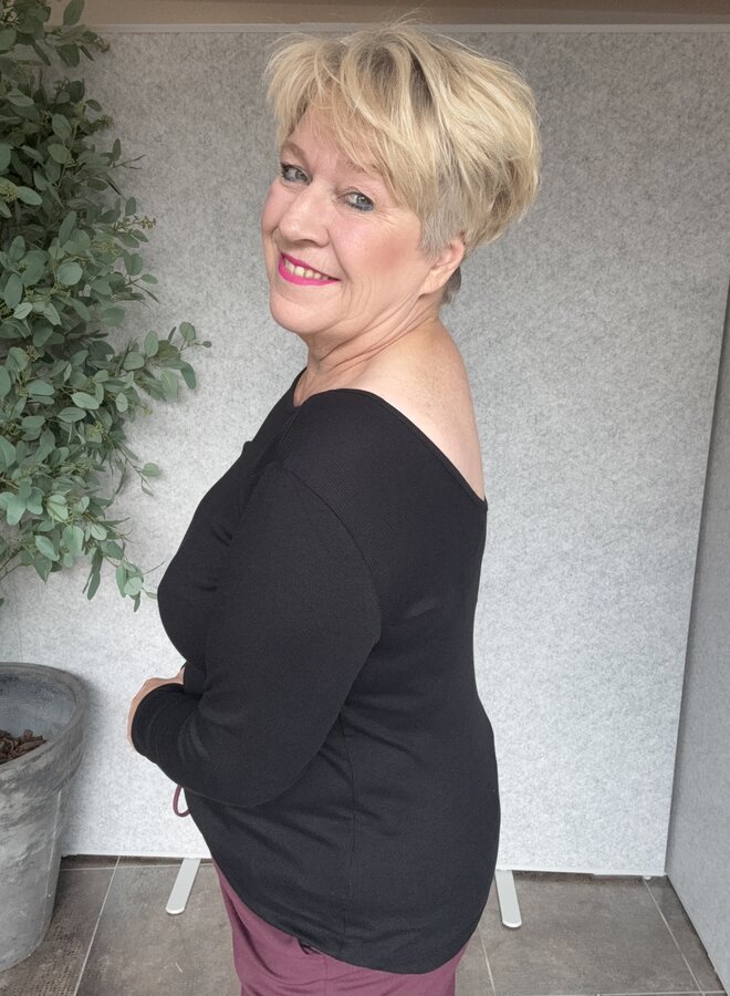 KCcarina Olivia T-Shirt 100121 Black Deep