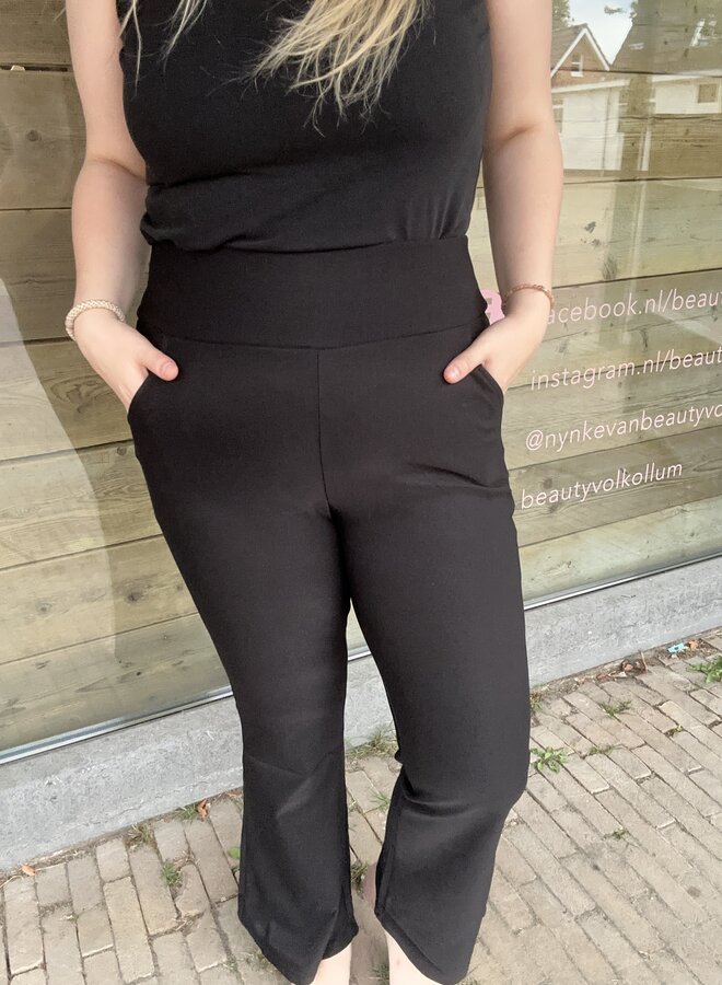 Flared zwart