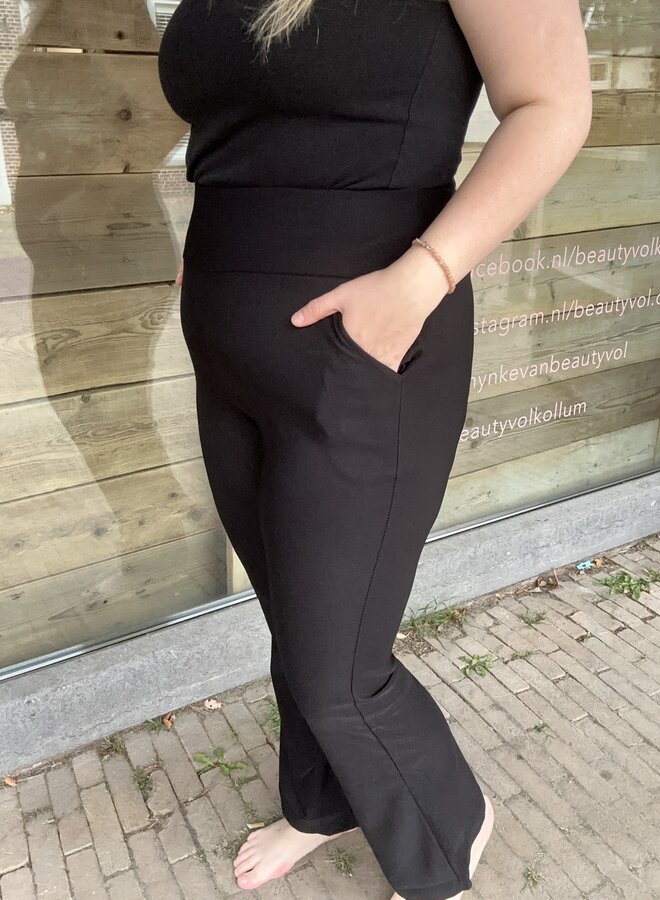 Flared zwart