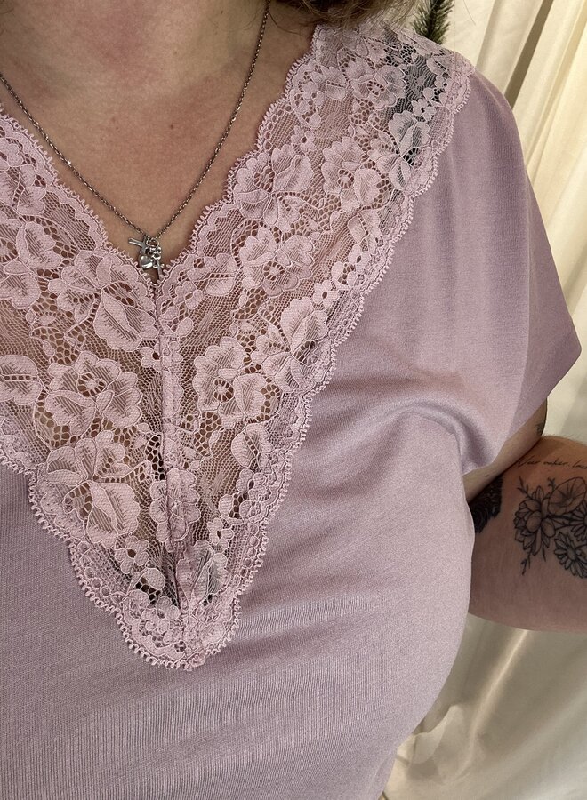 CARNICKY LIFE CAPSLEEVE V-NEKC TOP JRS Keepsake Lilac